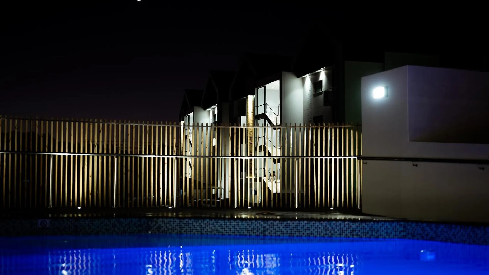 The Paramount And The Supreme At Bellamare Port Elizabeth 0*,